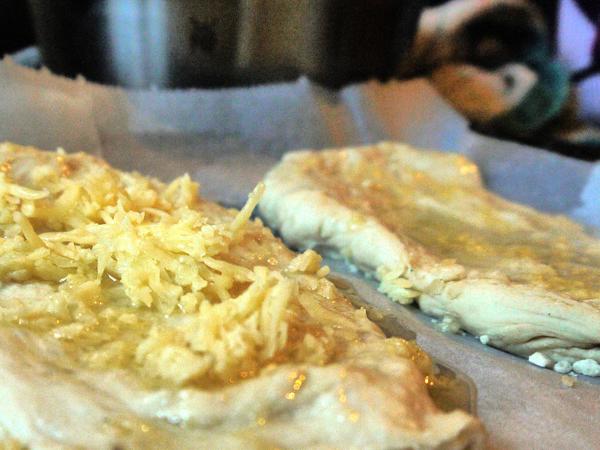 Pizzabrot mit Knoblauch - einfach - 309 kcal/100g