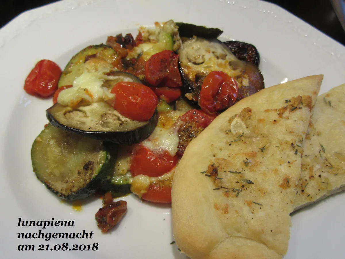 Rezept: Pizzabrot mit Knoblauch Bild Nr. 10 Pizzabrot mit Knoblauch - Rezept - Bild Nr. 10