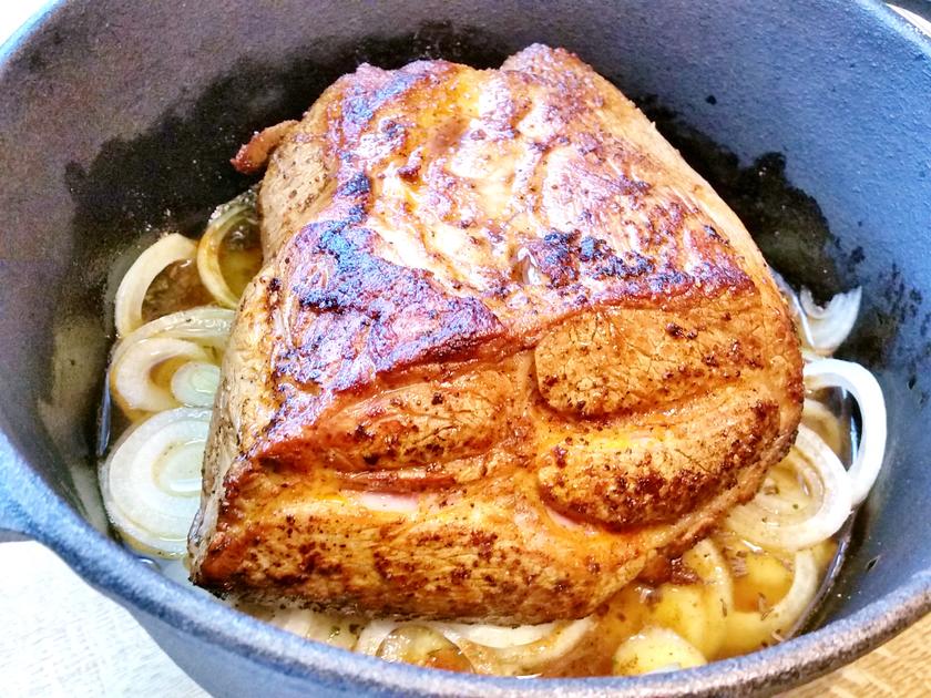 Zwiebelbraten mit Nackenbraten o.Kn. und Zwiebelscheibchen - Rezept mit ...