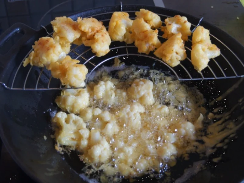 Frittierter Blumenkohl im pikanten Bierteig mit Kartoffelstampf und Tartaska Omacka - Rezept - Bild Nr. 9