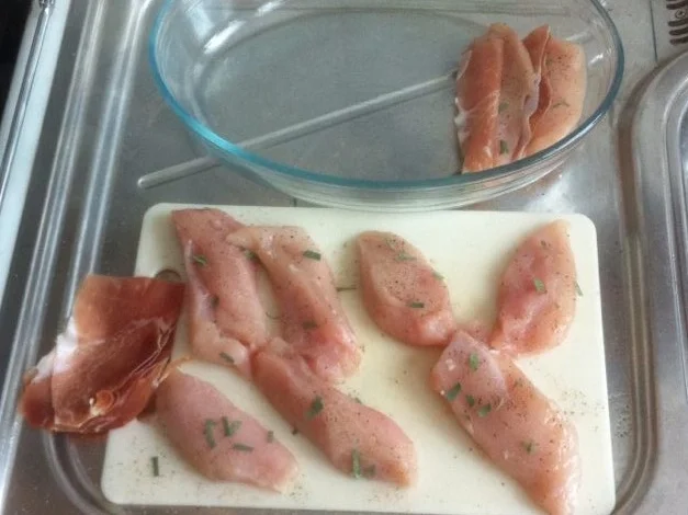 Rezept: Salbei-Hähnchen-Auflauf Bild Nr. 3 Salbei-Hähnchen-Auflauf - Rezept - Bild Nr. 3