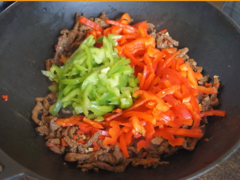 Rindfleischstreifen mit Paprika - Rezept - Bild Nr. 6237