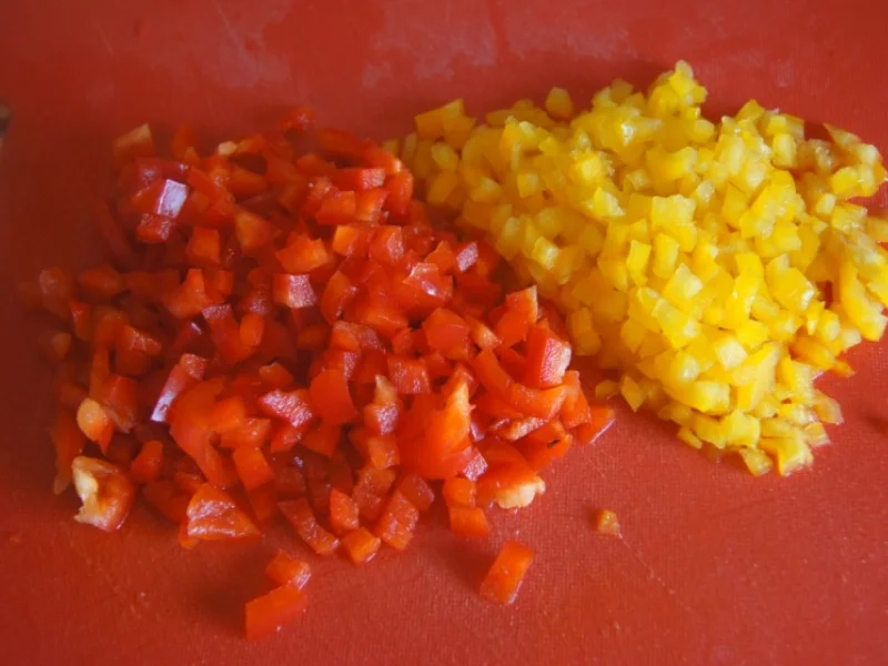 Herzhafte Buletten mit pikanter Sauce, Möhren-Mais-Gemüse und Kurkuma-Kartoffeln - Rezept - Bild Nr. 6233