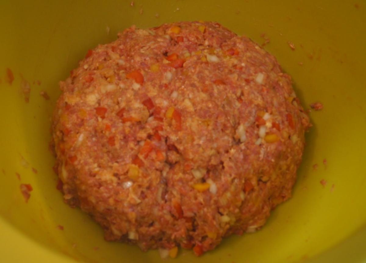 Herzhafte Buletten mit pikanter Sauce, Möhren-Mais-Gemüse und Kurkuma-Kartoffeln - Rezept - Bild Nr. 6235