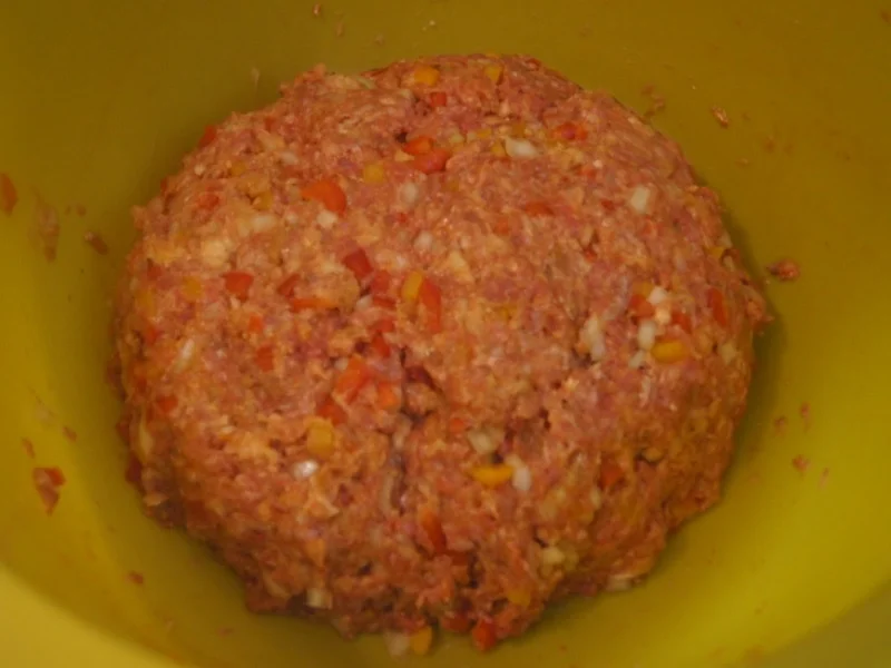 Herzhafte Buletten mit pikanter Sauce, Möhren-Mais-Gemüse und Kurkuma-Kartoffeln - Rezept - Bild Nr. 6235