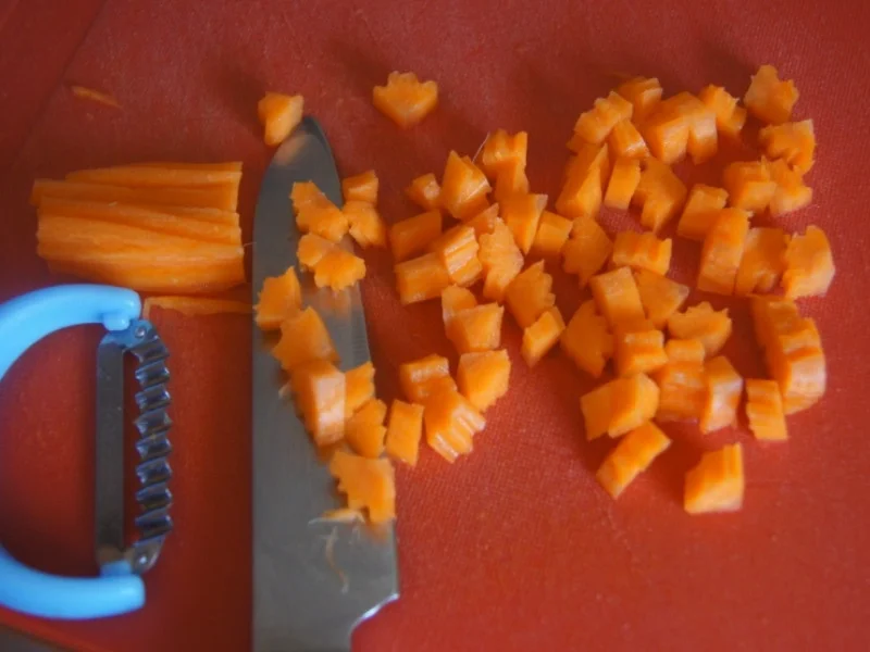 Herzhafte Buletten mit pikanter Sauce, Möhren-Mais-Gemüse und Kurkuma-Kartoffeln - Rezept - Bild Nr. 6239