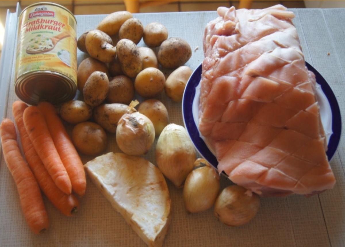 Schweineschinkenbraten mit pikanter Sauce, herzhaften Sauerkraut und Kümmel Kartoffeln - Rezept - Bild Nr. 6233
