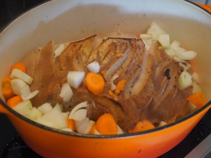 Rezept: Schweineschinkenbraten mit pikanter Sauce, herzhaften Sauerkraut und Kümmel Kartoffeln Bild Nr. 6237 Schweineschinkenbraten mit pikanter Sauce, herzhaften Sauerkraut und Kümmel Kartoffeln - Rezept - Bild Nr. 6237