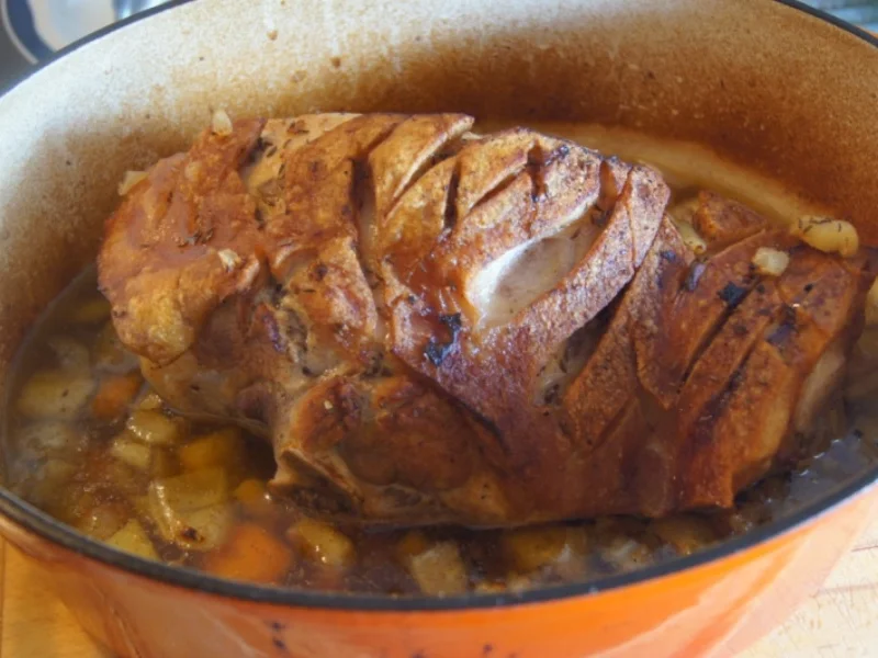 Rezept: Schweineschinkenbraten mit pikanter Sauce, herzhaften Sauerkraut und Kümmel Kartoffeln Bild Nr. 6239 Schweineschinkenbraten mit pikanter Sauce, herzhaften Sauerkraut und Kümmel Kartoffeln - Rezept - Bild Nr. 6239