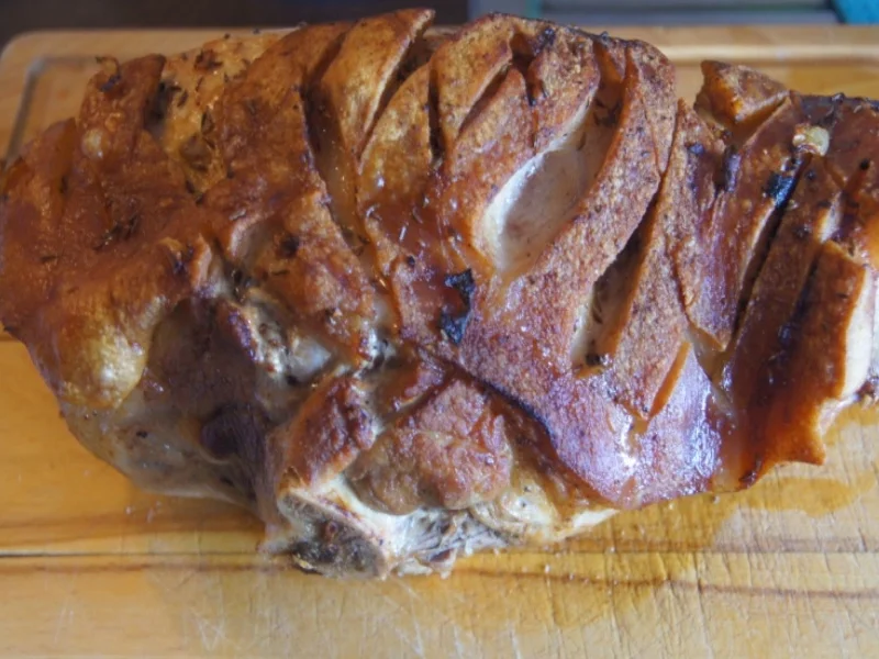 Rezept: Schweineschinkenbraten mit pikanter Sauce, herzhaften Sauerkraut und Kümmel Kartoffeln Bild Nr. 6242 Schweineschinkenbraten mit pikanter Sauce, herzhaften Sauerkraut und Kümmel Kartoffeln - Rezept - Bild Nr. 6242