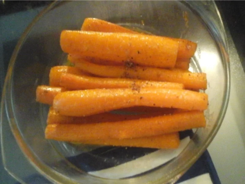 Alaska Fischfilet mit Salzkartoffeln und karamellisierten Möhren - Rezept - Bild Nr. 6240