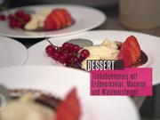 Tonkabohneneis mit Erdbeerkaviar und Kaffee-Macaron an Waldmeistergel - Rezept - Bild Nr. 2