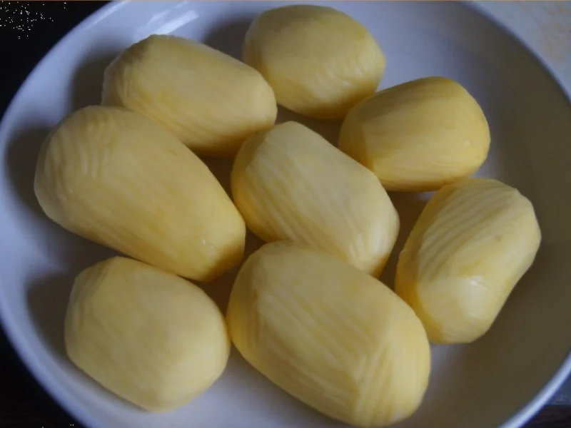 Dorade mit herzhaften Kartoffelecken und Eisbergsalat - Rezept - Bild Nr. 6239