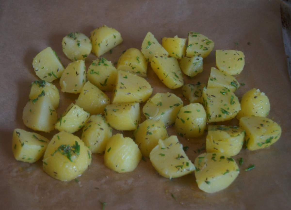 Dorade mit herzhaften Kartoffelecken und Eisbergsalat - Rezept - Bild Nr. 6242