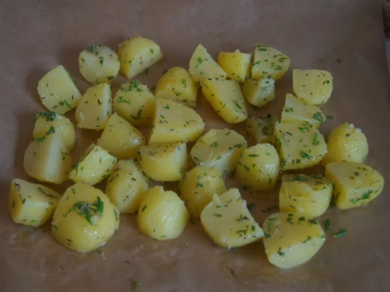 Dorade mit herzhaften Kartoffelecken und Eisbergsalat - Rezept - Bild Nr. 6242