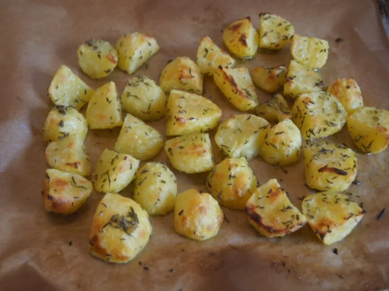 Dorade mit herzhaften Kartoffelecken und Eisbergsalat - Rezept - Bild Nr. 6243