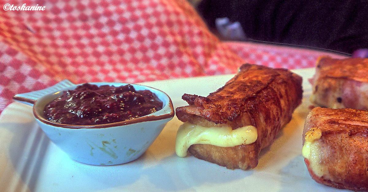 Bacon-Käse-Bomben mit scharfem Kirsch-Dip - Rezept - Bild Nr. 2