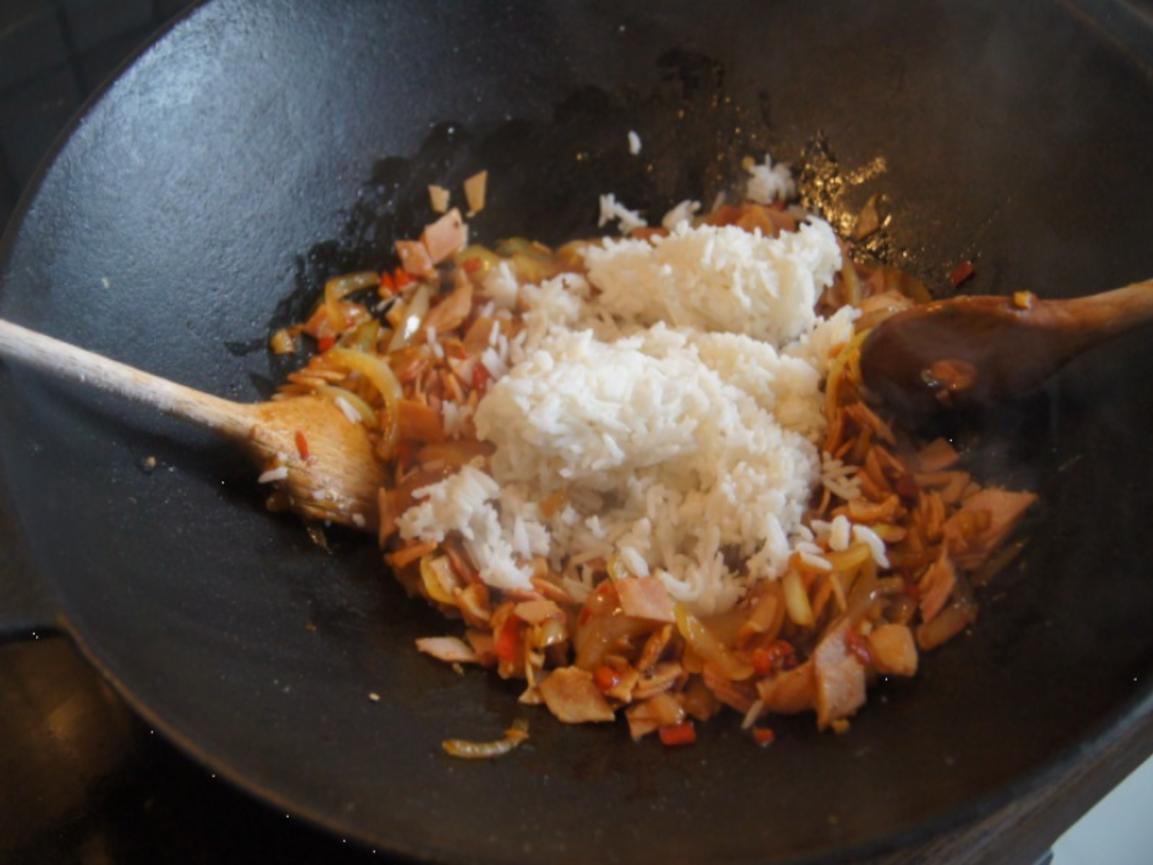 Gebratener Reis mit Schinken und Ei - Rezept - kochbar.de