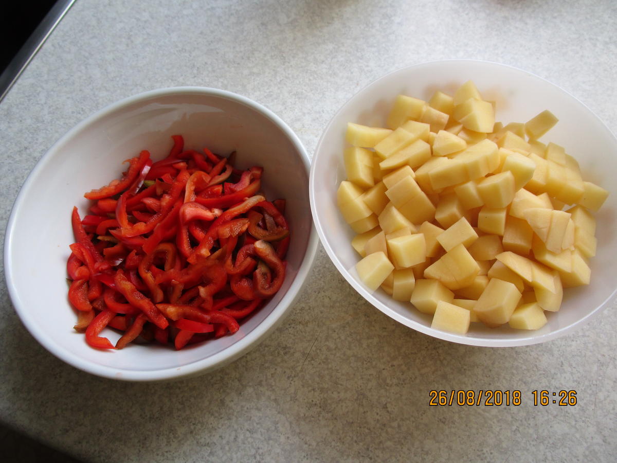 Hackauflauf aus: zucchini, paprika, tomaten und kartoffeln - einfach ...