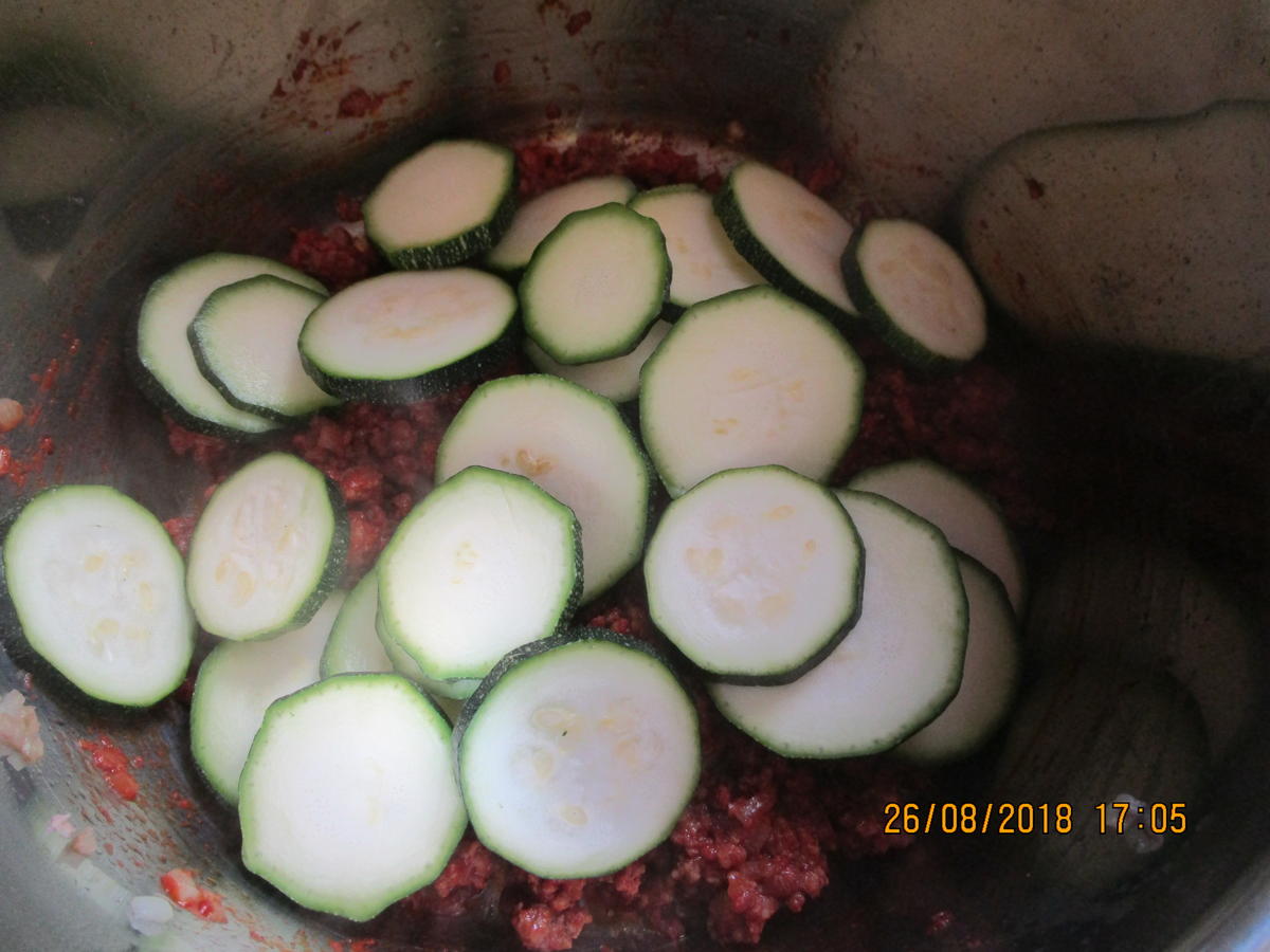 Hackauflauf aus: zucchini, paprika, tomaten und kartoffeln - einfach ...