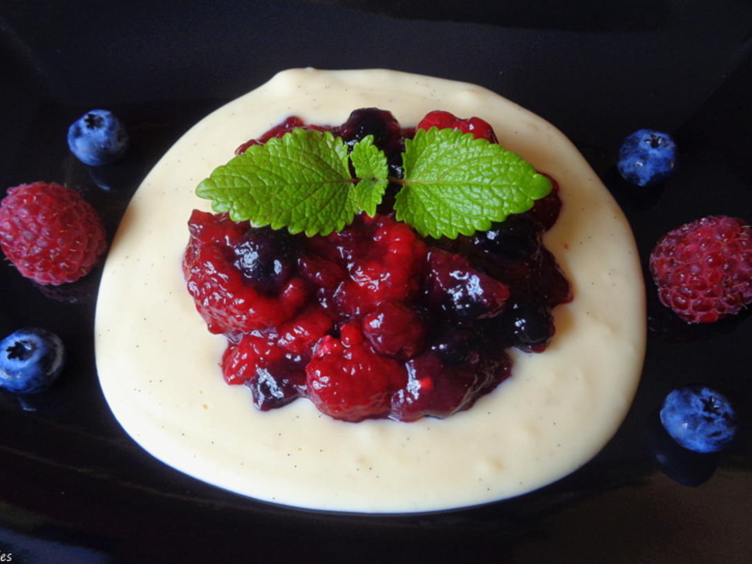 Rote Grütze und Vanillesoße - Rezept mit Bild - kochbar.de