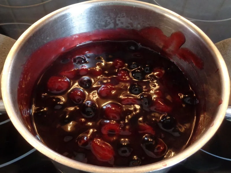 Rezept: Rote Grütze und Vanillesoße Bild Nr. 6249 Rote Grütze und Vanillesoße - Rezept - Bild Nr. 6249