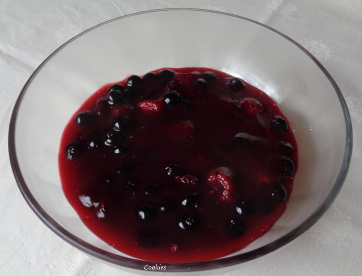 Rote Grütze und Vanillesoße - Rezept - Bild Nr. 6250