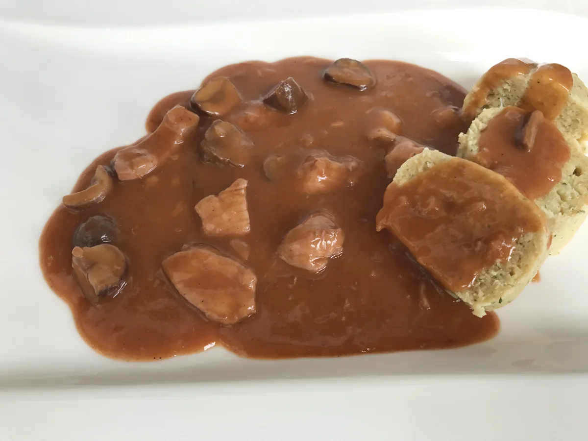 PUTENGULASCH MIT MARONI - Rezept - Bild Nr. 2