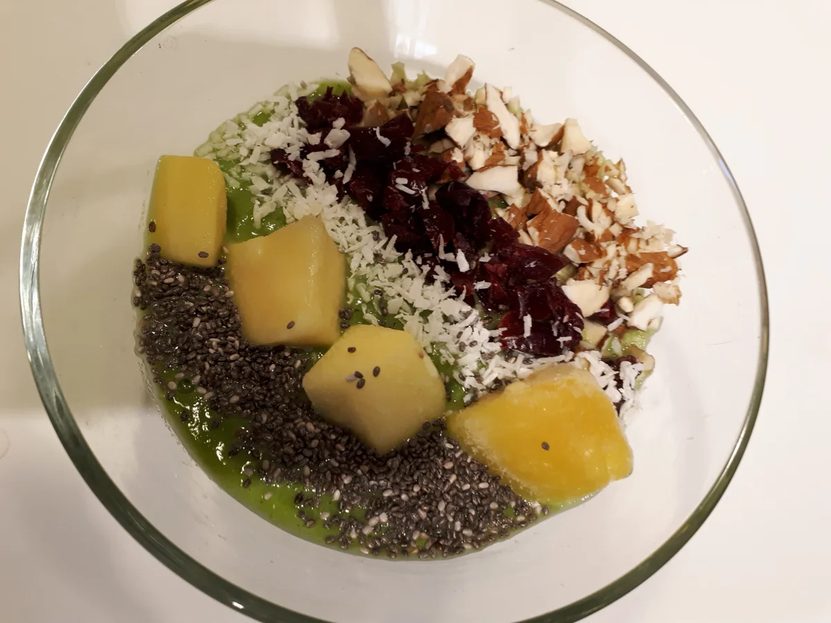 BiNe` S SMOOTHIE SCHALE MIT SPINAT, ANANAS & AVOCADO - Rezept - Bild Nr. 6247