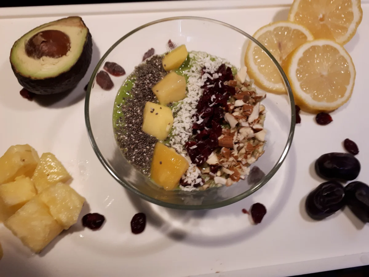 BiNe` S SMOOTHIE SCHALE MIT SPINAT, ANANAS & AVOCADO - Rezept - Bild Nr. 6248