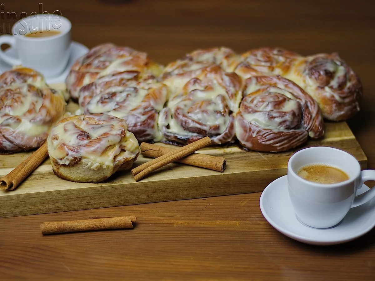 Zimtschnecken oder Cinnamon Rolls mit Topping - Rezept - Bild Nr. 6245