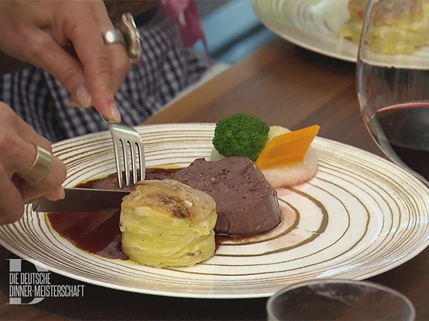 Rosa Rinderfilet | Kartoffelgratin | Gemüse-Bouquet | Rotwein-Jus - Rezept - Bild Nr. 2