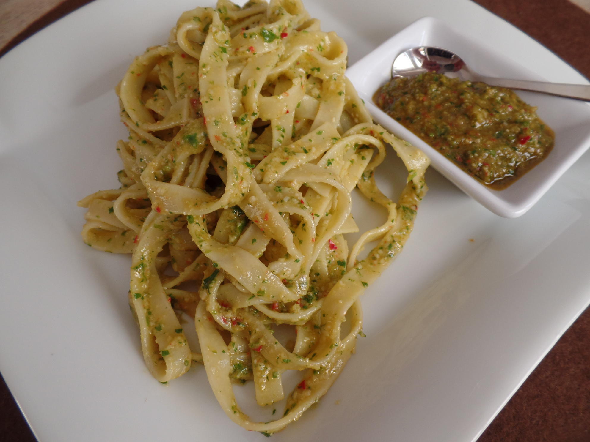 Bilder für Tagliatelle mit Petersilien-Chili -Pesto - Rezept