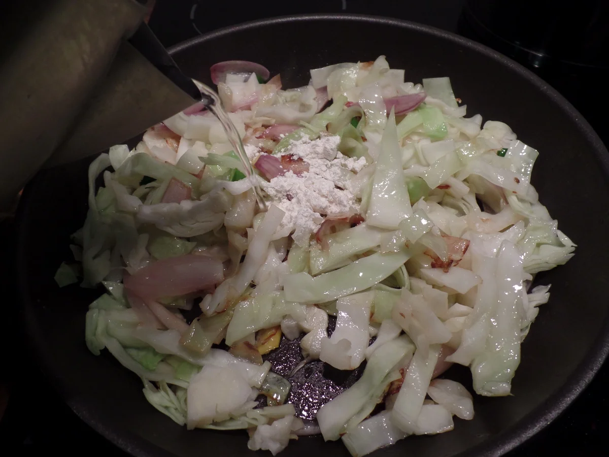 Rezept: Eier auf Spitzkohl-Senf-Rahm Bild Nr. 6249 Eier auf Spitzkohl-Senf-Rahm - Rezept - Bild Nr. 6249