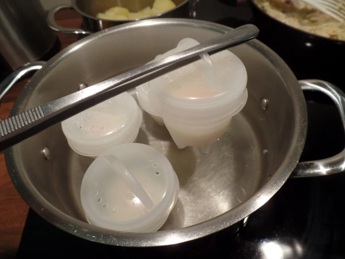 Rezept: Eier auf Spitzkohl-Senf-Rahm Bild Nr. 6258 Eier auf Spitzkohl-Senf-Rahm - Rezept - Bild Nr. 6258