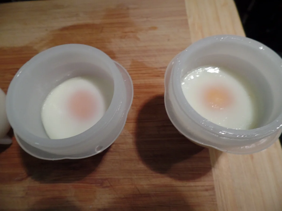 Rezept: Eier auf Spitzkohl-Senf-Rahm Bild Nr. 6259 Eier auf Spitzkohl-Senf-Rahm - Rezept - Bild Nr. 6259