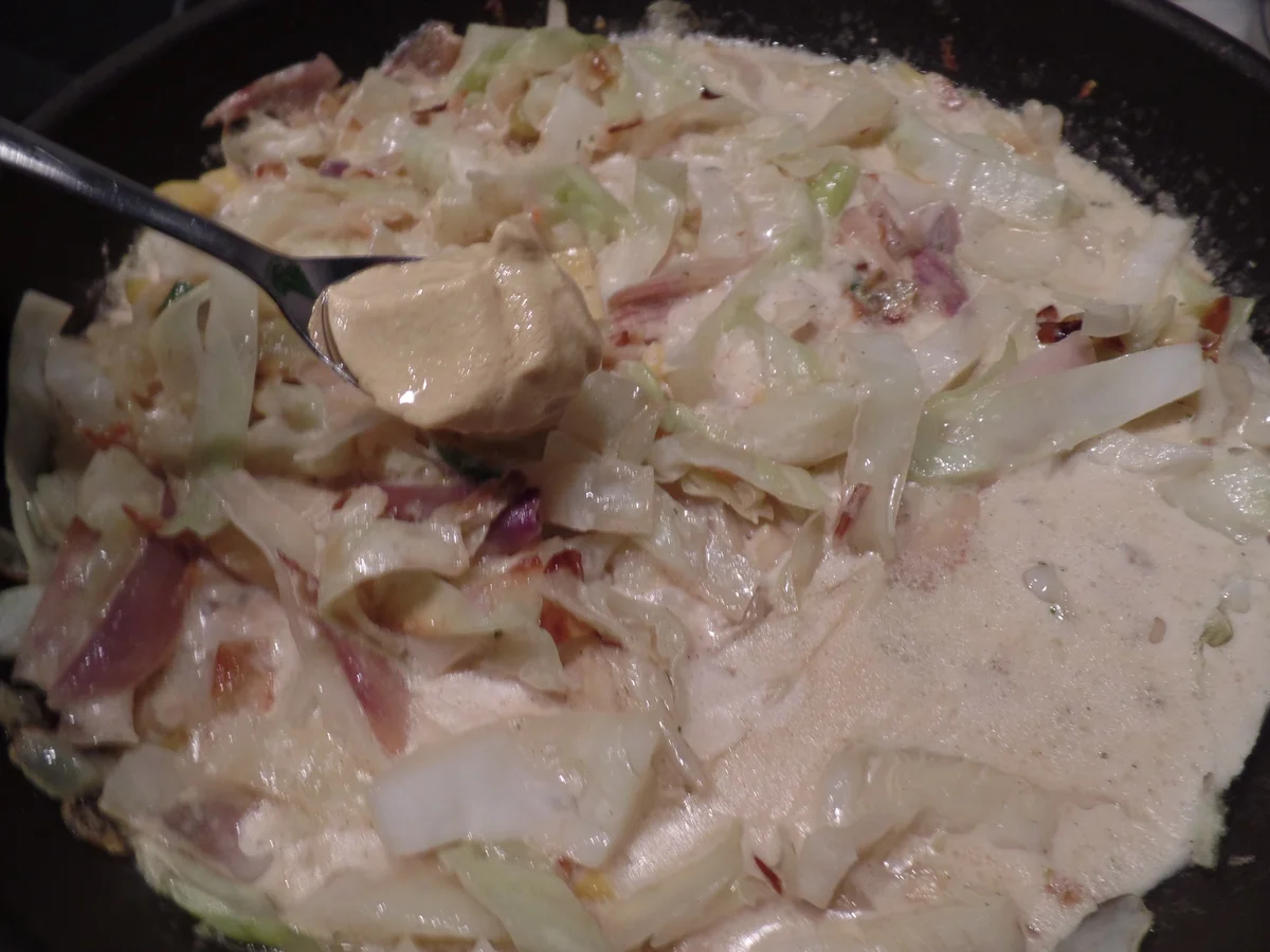 Rezept: Eier auf Spitzkohl-Senf-Rahm Bild Nr. 6260 Eier auf Spitzkohl-Senf-Rahm - Rezept - Bild Nr. 6260