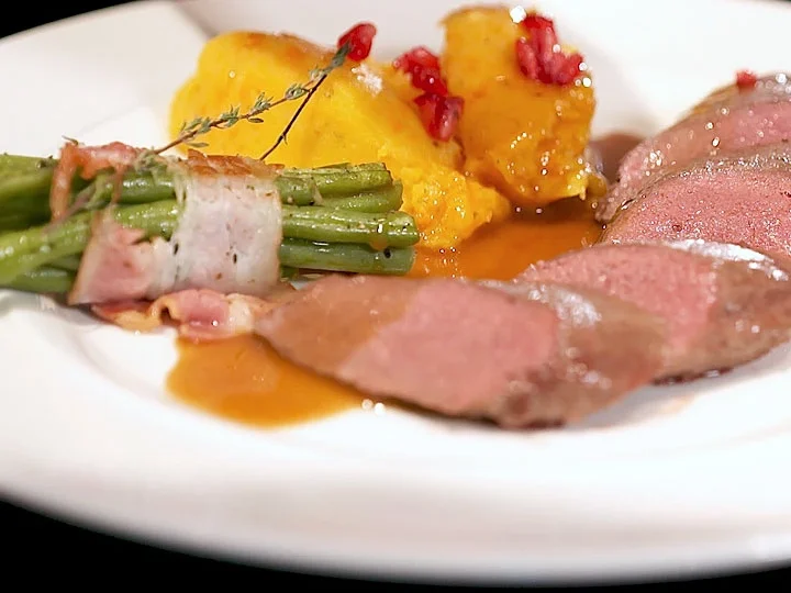 Rehrücken mit Kürbispüree und Bohnenbündchen - Rezept - Bild Nr. 3