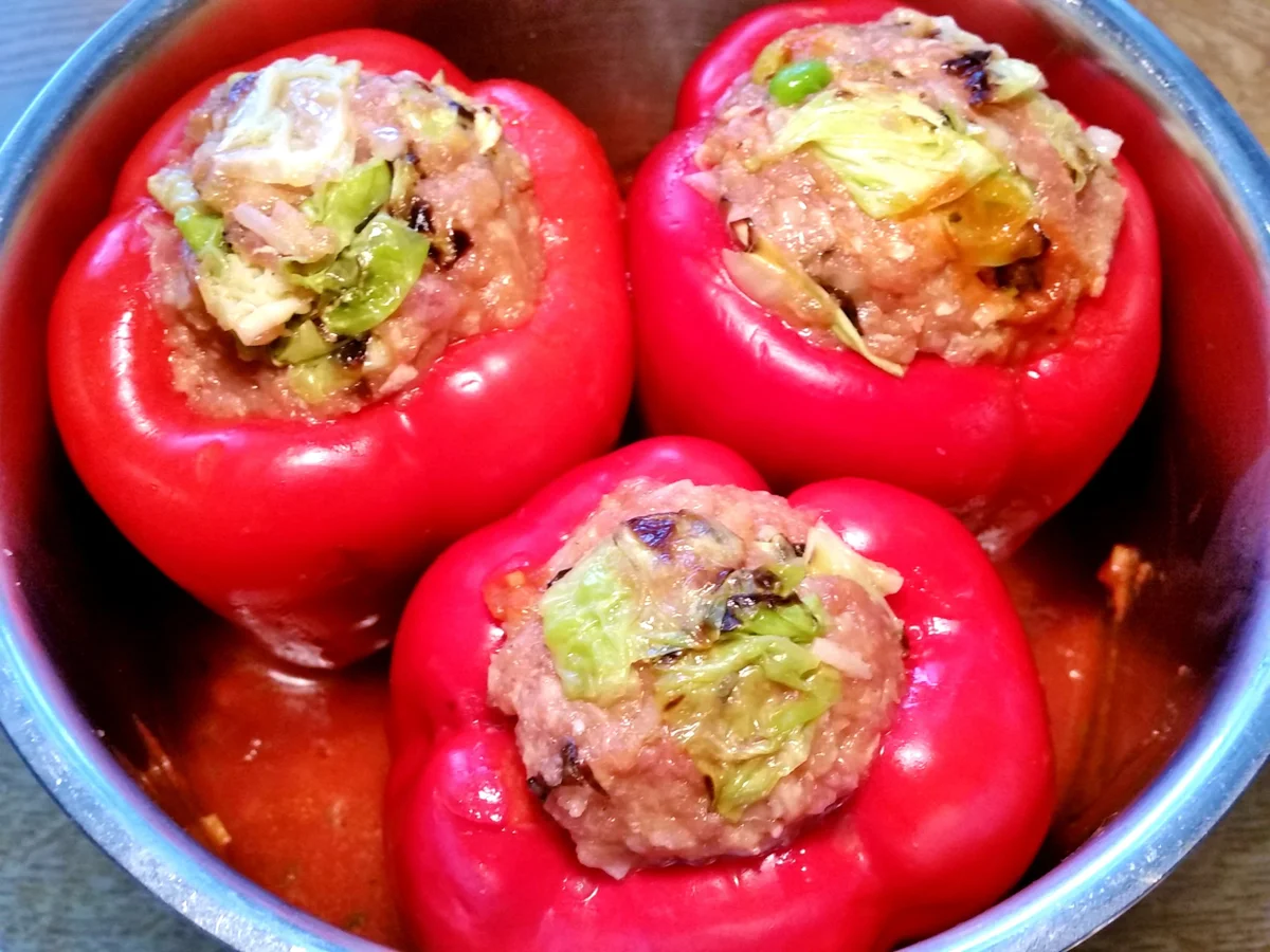 Paprikaschoten - mit Hackfleisch und viel Wirsing gefüllt - Rezept - Bild Nr. 6256