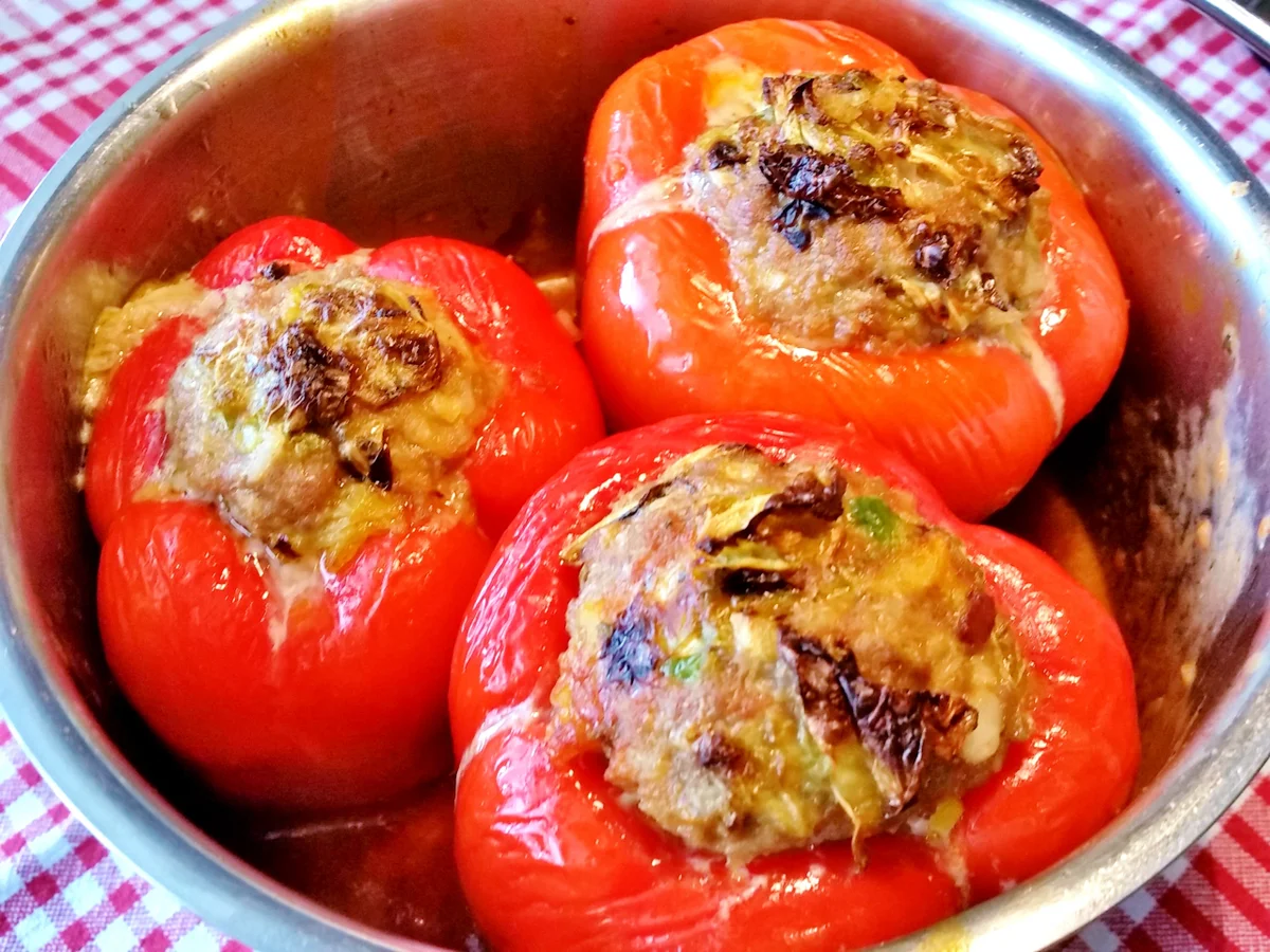 Paprikaschoten - mit Hackfleisch und viel Wirsing gefüllt - Rezept - Bild Nr. 6257