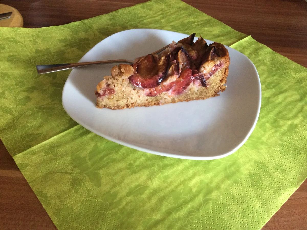 Pflaumenkuchen oder Kirschkuchen mit Marzipan  - Rezept - Bild Nr. 6259