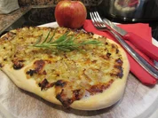 Pikantes Backen: Fladen mit Apfel-Käse-Belag - Rezept - Bild Nr. 6255