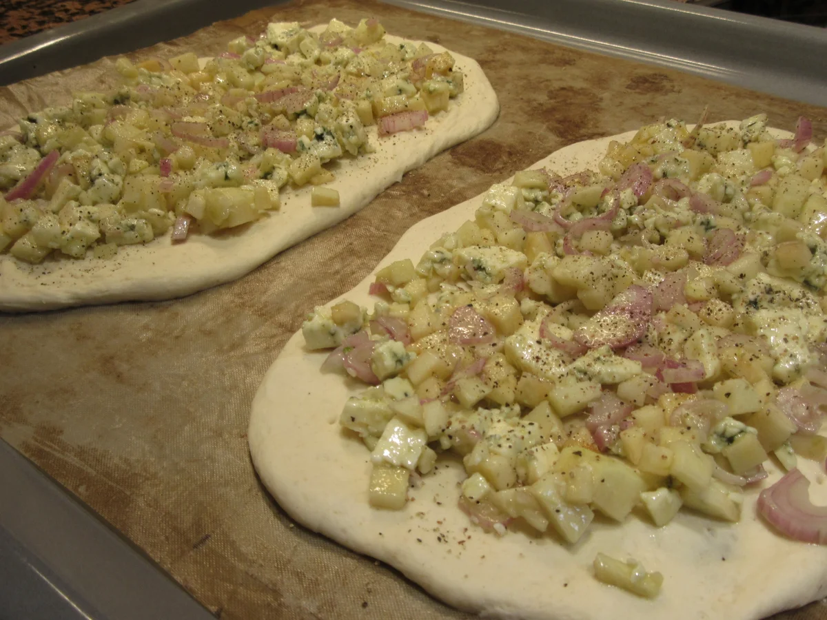 Rezept: Pikantes Backen: Fladen mit Apfel-Käse-Belag Bild Nr. 6258 Pikantes Backen: Fladen mit Apfel-Käse-Belag - Rezept - Bild Nr. 6258