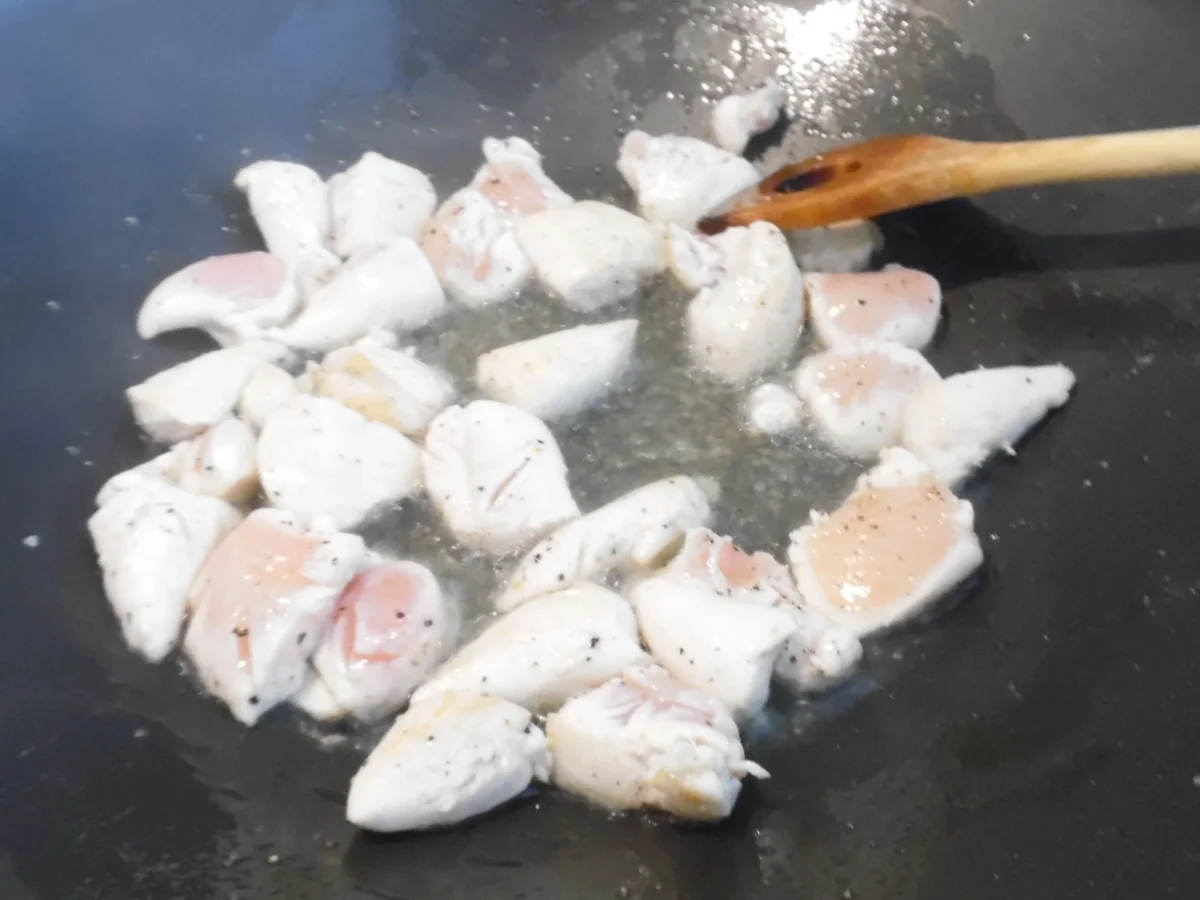 Rezept: Rotes Hühner-Gemüse-Curry, scharf Bild Nr. 6258 Rotes Hühner-Gemüse-Curry, scharf - Rezept - Bild Nr. 6258