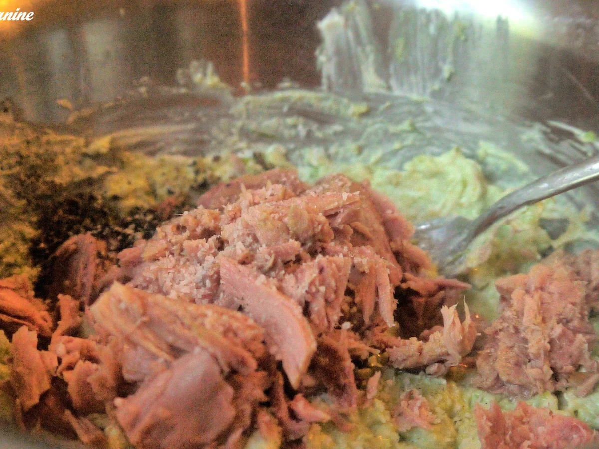 Avocado-Thunfisch-Creme mit gerösteter Spitzpaprika und Koriander - Rezept - Bild Nr. 6