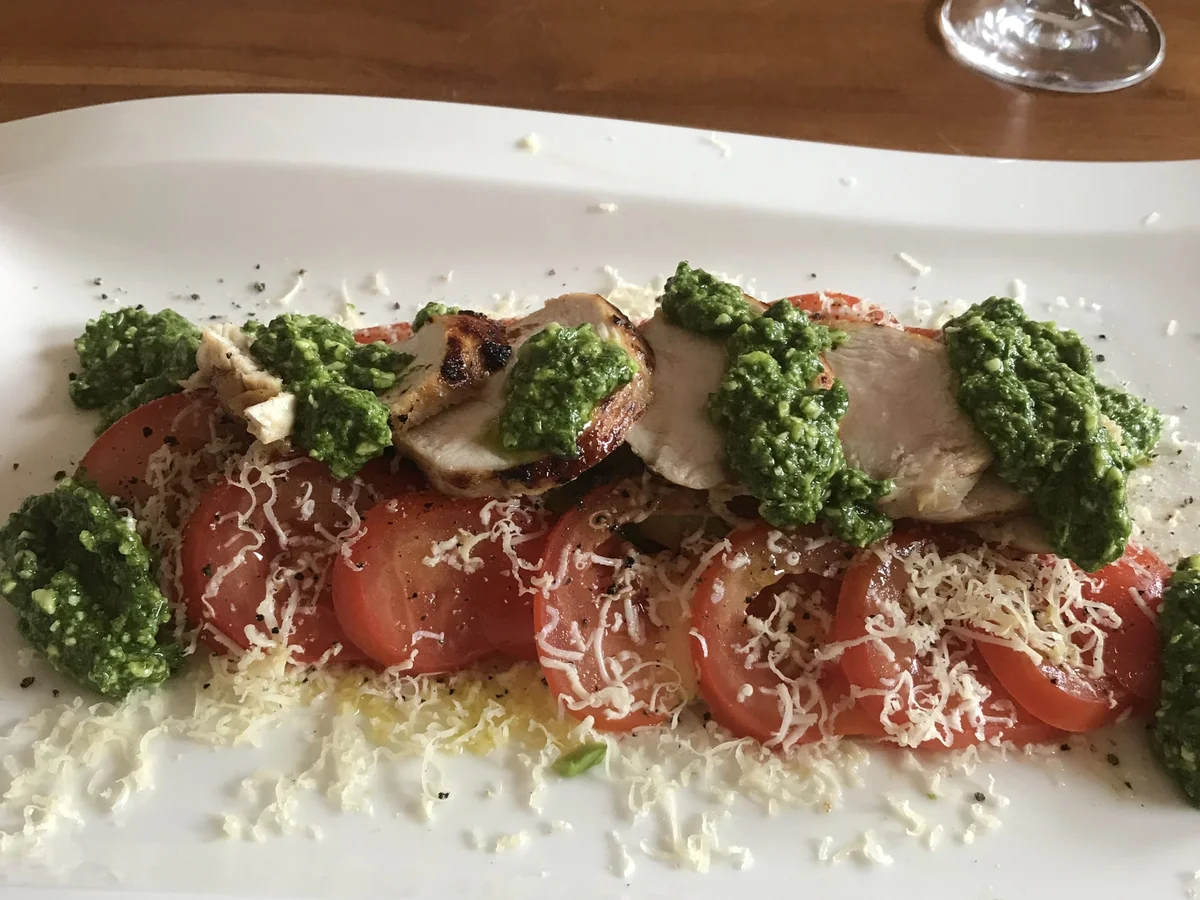 HÜHNERSALAT MIT TOMATEN UND AVOCADO - Rezept - Bild Nr. 2