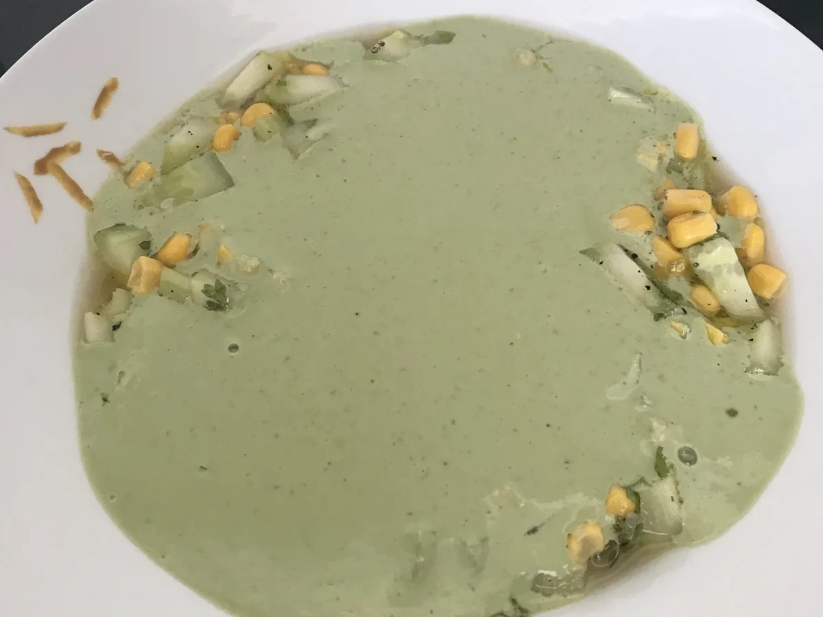 BASILIKUMSUPPE MIT MAIS UND GURKE - Rezept - Bild Nr. 2