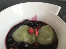 BASILIKUMSORBET MIT ROSMARIN-HEIDELBEEREN - Rezept - Bild Nr. 2