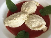 TOPFENNOCKERL AUF ERDBEERSAUCE - Rezept - Bild Nr. 2