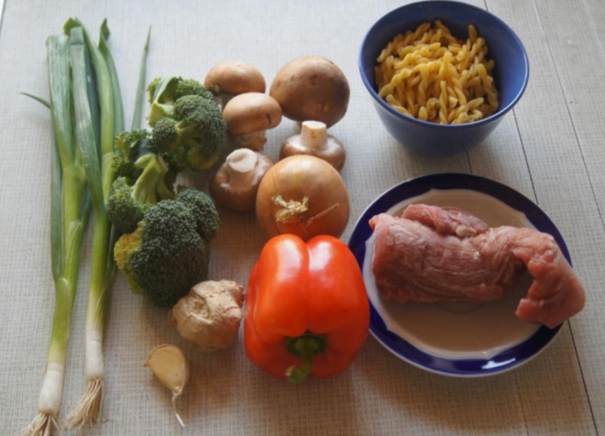 Wok-Gemüsepasta mit Schweinefilet - Rezept - Bild Nr. 6268